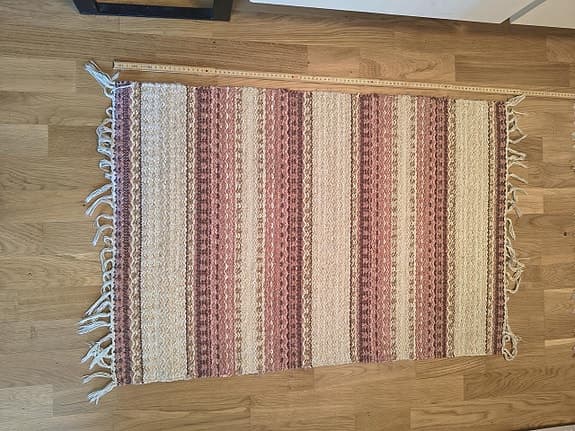 Handvävda mattor rosa och beige