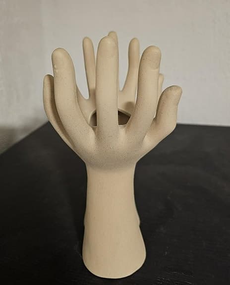 Blomvas HANDS. Beige. Keramik.