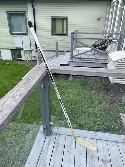 Sherwood T20 Jr Trähockeyklubba med ABS Blad - Signerad