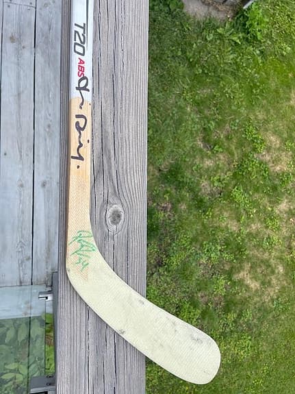 Sherwood T20 Jr Trähockeyklubba med ABS Blad - Signerad