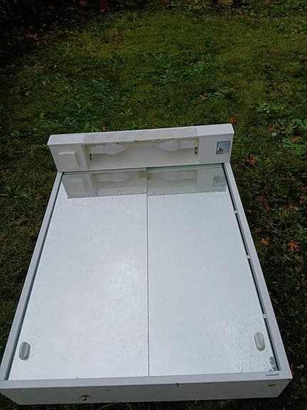 Aluminium badrumskåp med belysning och uttag