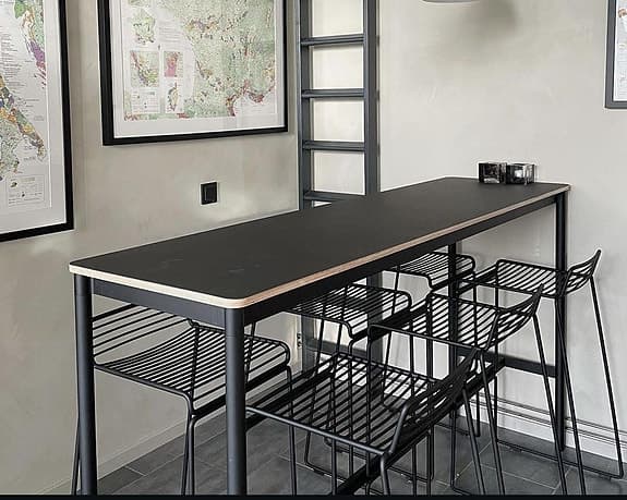 Barset Muuto barbord & Hay barstolar