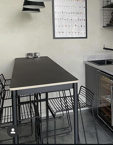 Barset Muuto barbord & Hay barstolar