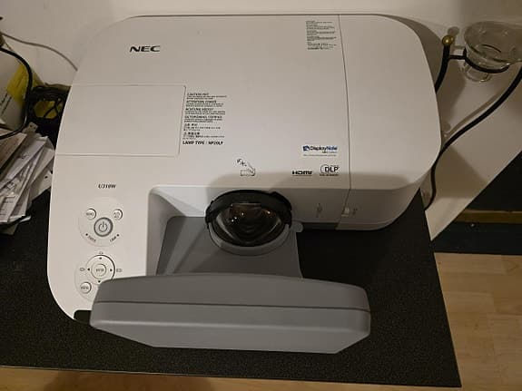 Projektor NEC U310W