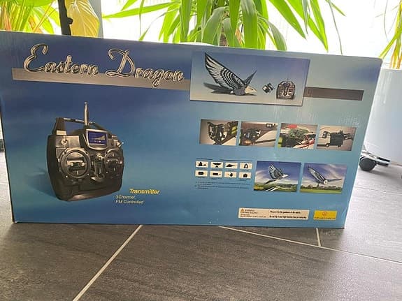 Radiostyrda helikoptrar, örnar och luftballonger