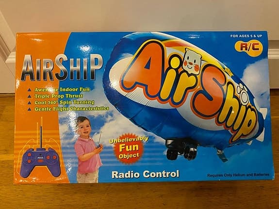 Radiostyrda helikoptrar, örnar och luftballonger