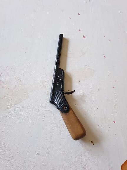 Ideal Leksakspistol i trä och metall