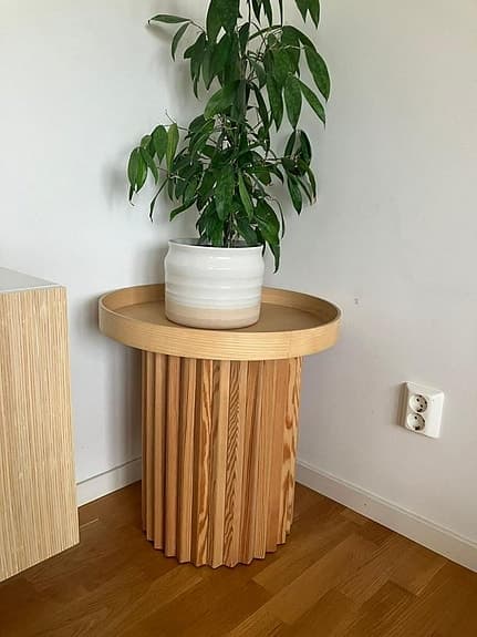 Stilrent runt modernt underrede till soffbord/sidobord i ek/trä & bricka