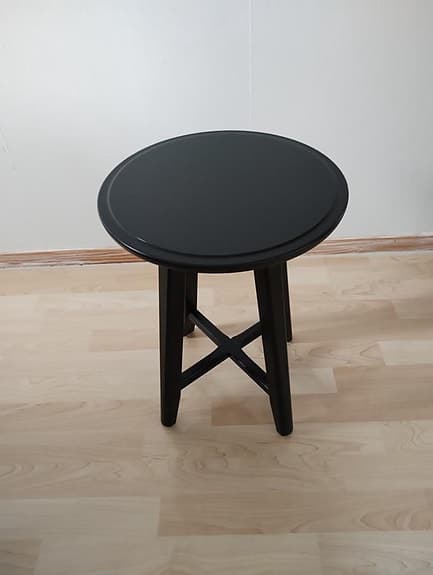 Kragsta svart litet sidobord från IKEA