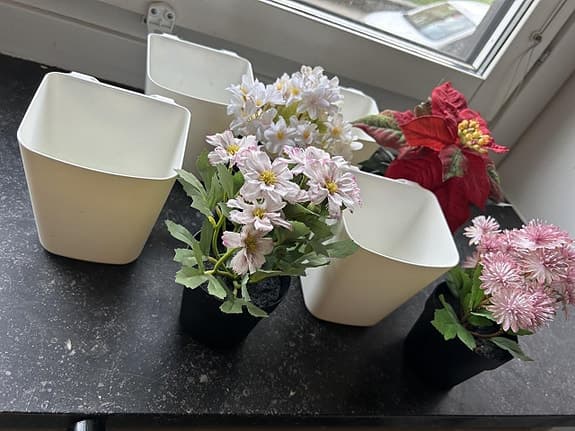 Konstgjorda blommor med krukor IKEA