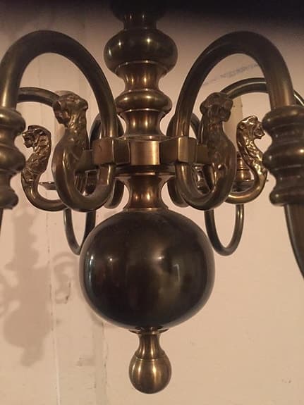 Malmkrona Sexarmad med belysning och handmålade skärmar H