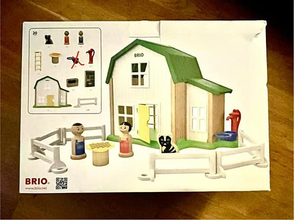 Leksakshus från Brio nypris över 700kr