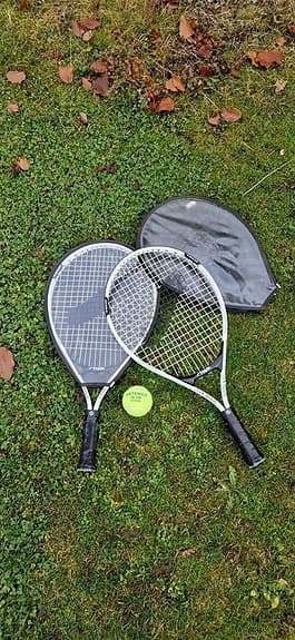 2 tennis rack + boll