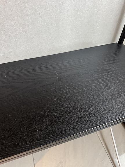 Svart hylla Derby från Mio