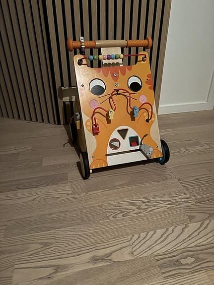 Gå-vagn ”Janod wooden baby walker cat”