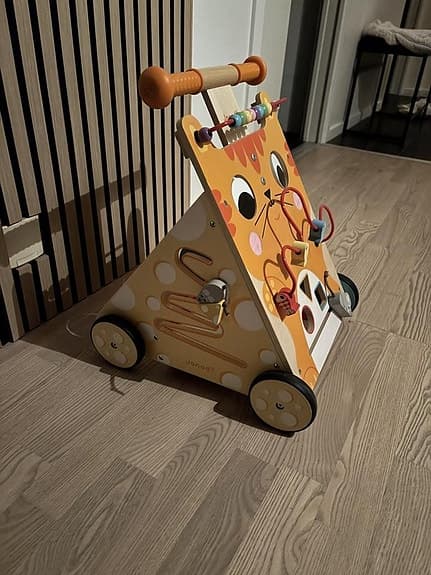 Gå-vagn ”Janod wooden baby walker cat”