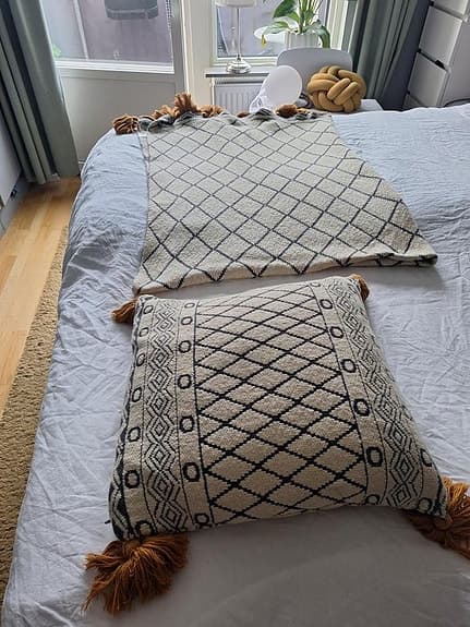 Matchande kudde och pläd