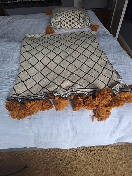 Matchande kudde och pläd