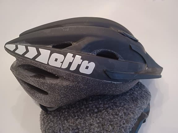 Cykelhjälm + sadelskydd