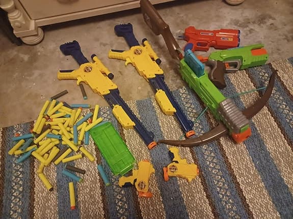 7 nurfpistoler med tillbehör