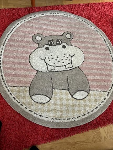Rund barnmatta med flodhästmotiv, 120 cm rosa och beige