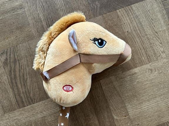Käpphäst brun med ljud 70 cm hög