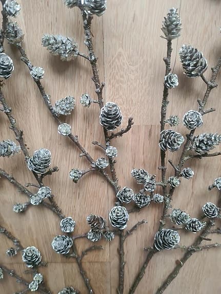 Konstgjorda växter kvistar grenar tall kottar silver vinter