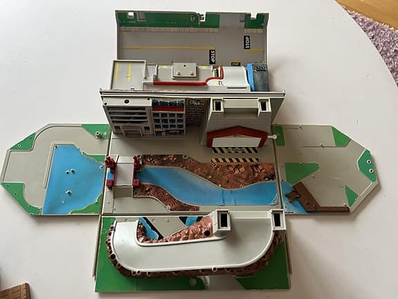 Micro Machines Super City Toolbox + Transforming Tank