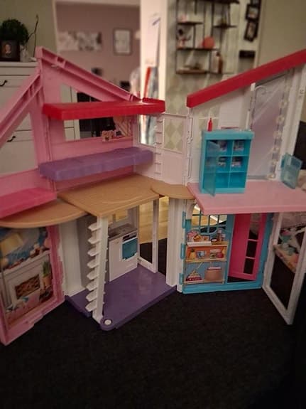 Barbiehus i två våningar