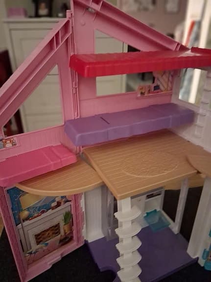 Barbiehus i två våningar