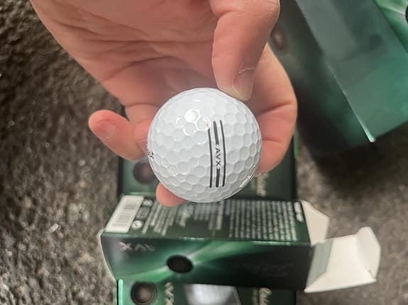 4 dussin nya Titleist AVX golfbollar – oöppnad kartong