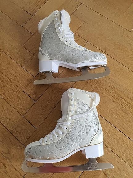 konståkningsskridskor strl 36. 600kr NYSKICK