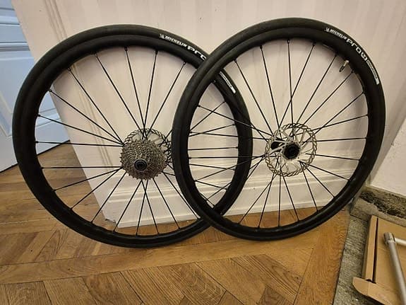 Mavic ksyrium SL Disk 28" .Hjulset med nya däck-slangar