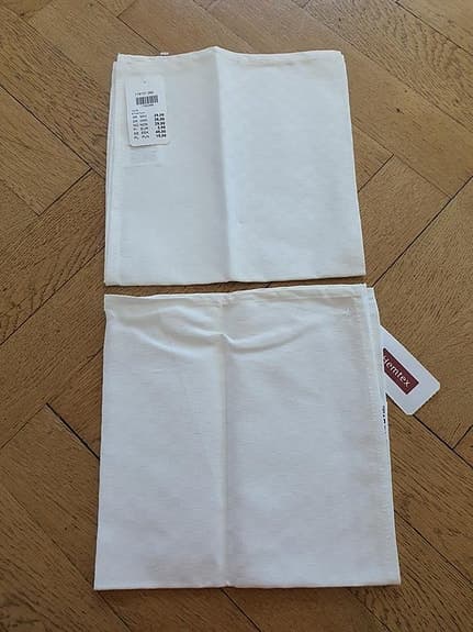 2 st vita tyg servetter Nya 47×47cm 60kr Hemtex