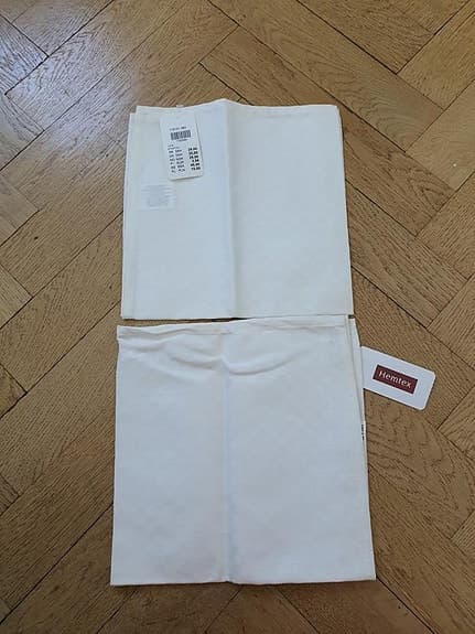 2 st vita tyg servetter Nya 47×47cm 60kr Hemtex