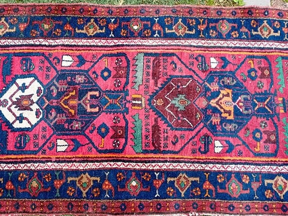 Fin handknuten matta