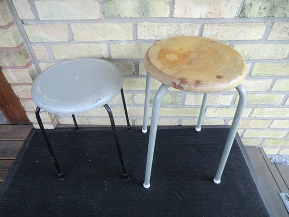 2 gamla pallar pall träpall stålben höjd 47 cm & 56 cm