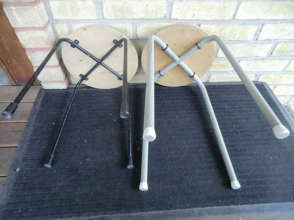 2 gamla pallar pall träpall stålben höjd 47 cm & 56 cm