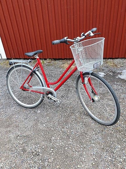 Skeppshult Nova Sport landsvägscykel, 8 vxl. Modenaröd. Dam