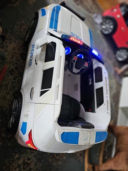 2 st elbilar för barn 12v