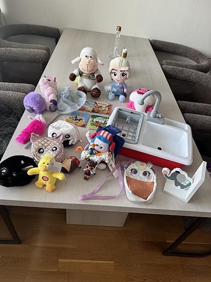 Leksakspaket med diverse leksaker