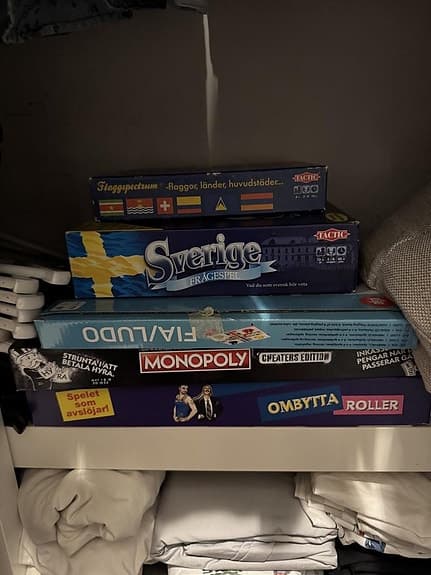 en hel del roliga sällskapsspel / drink/fest spel i nyskick