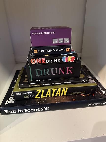 en hel del roliga sällskapsspel / drink/fest spel i nyskick