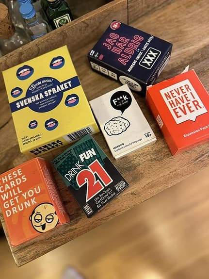 en hel del roliga sällskapsspel / drink/fest spel i nyskick