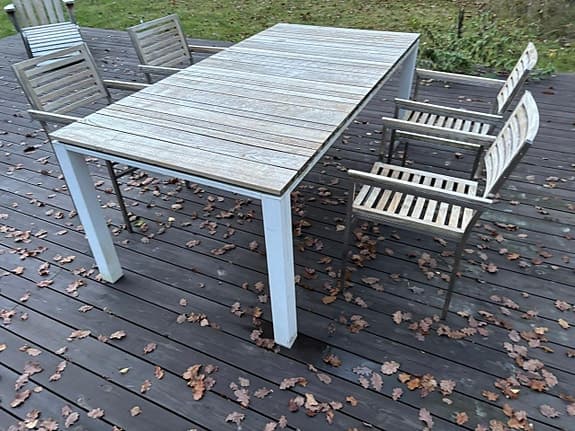 Vackert teakbord och stolar från Formlagret Värmdö