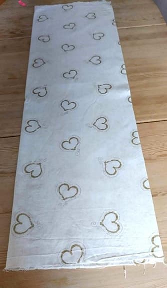 Tyg med guldhjärtan, 110 cm x 140 cm