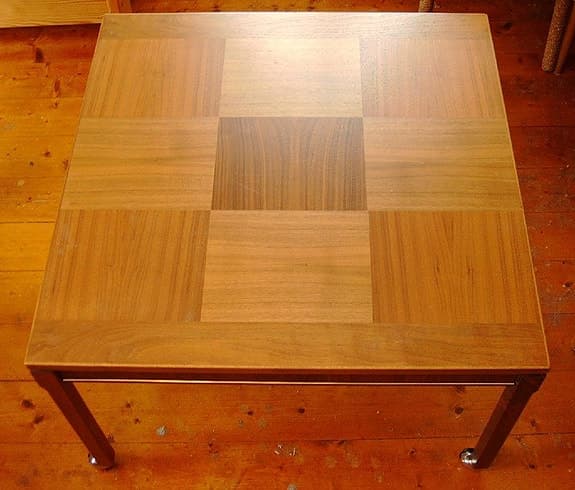 Teakbord 1970-tal vackert rutmönster kromade hjul Rullbord