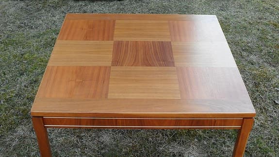 Teakbord 1970-tal vackert rutmönster kromade hjul Rullbord