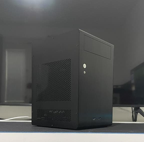 Datorchassi Lian Li PC-Q07B mini ITX cube