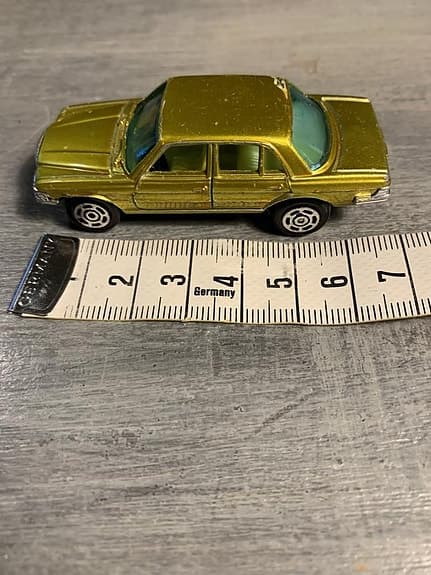 Leksaksbil Mercedes Benz 450 SEL från 1970 talet